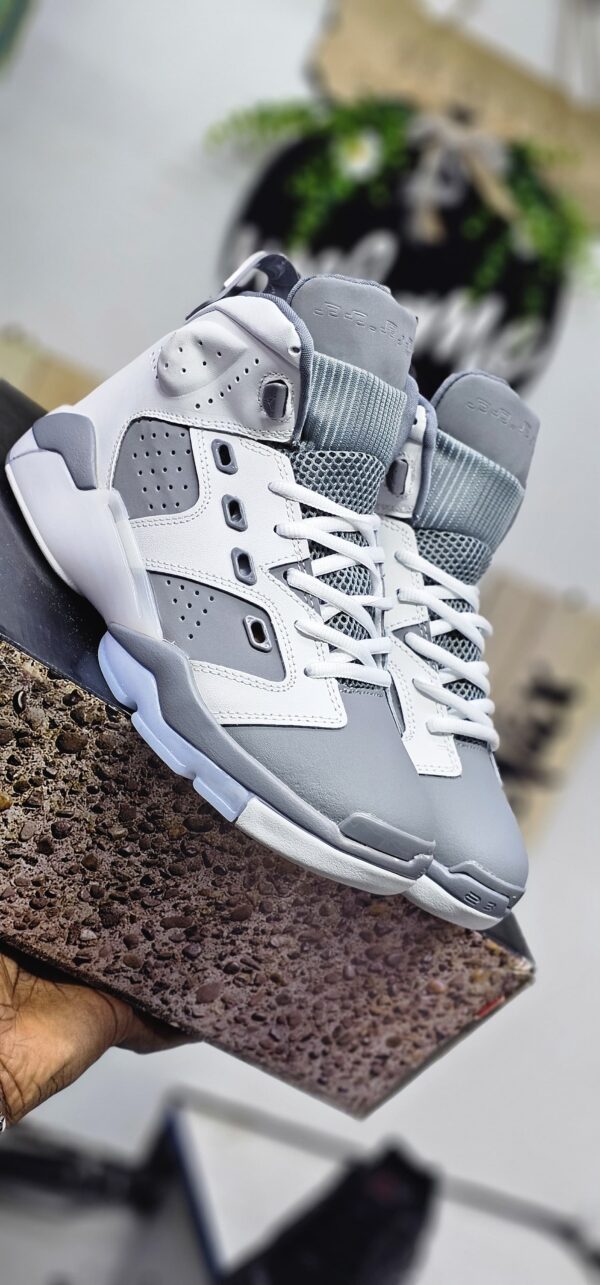 Jordan 6 Retro Sneaker Shoe - Image 3